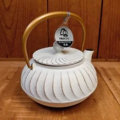 Miya Coffee & Tea Tools Cast Iron Teapot - White + Gold 22oz