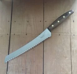 Robert Herder - Windmühlenmesser Windmühlenmesser 'KB2' 8.75" Bread Knife Stainless Walnut